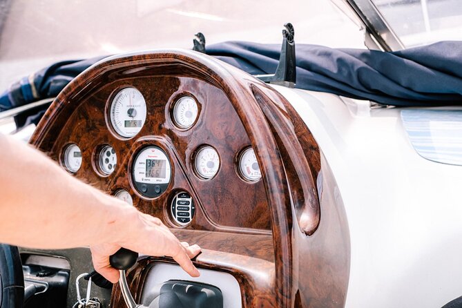 1 Hour Private Cruise on Lake Como Motoscafo Cranchi - Laglio and Torno: Clooney, Il Sereno, and Plinian Legends