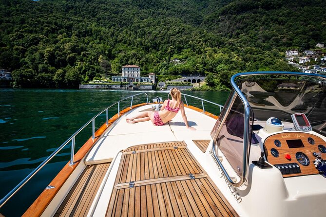 1H Private Cruise on a beautiful wooden speedboat on Lake Como - A one-hour Lake Como cruise that feels like your own loop