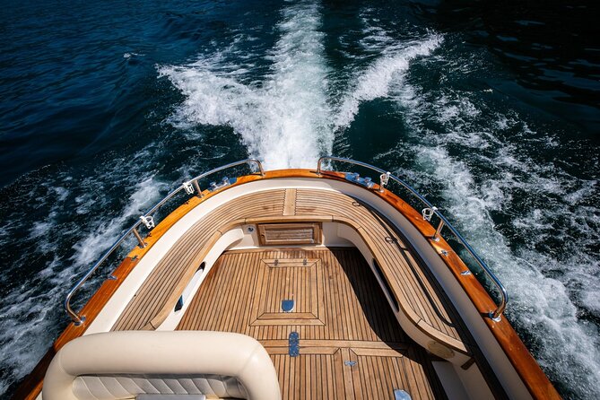 1H Private Cruise on a beautiful wooden speedboat on Lake Como - Stop 3: Cernobbio, Villa d’Este, and Villa Erba