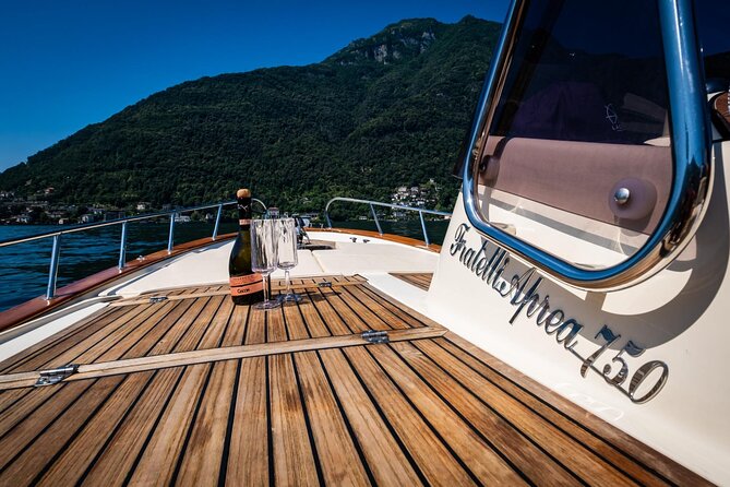 1H Private Cruise on a beautiful wooden speedboat on Lake Como - Stop 4: Moltrasio and the Versace villa connection