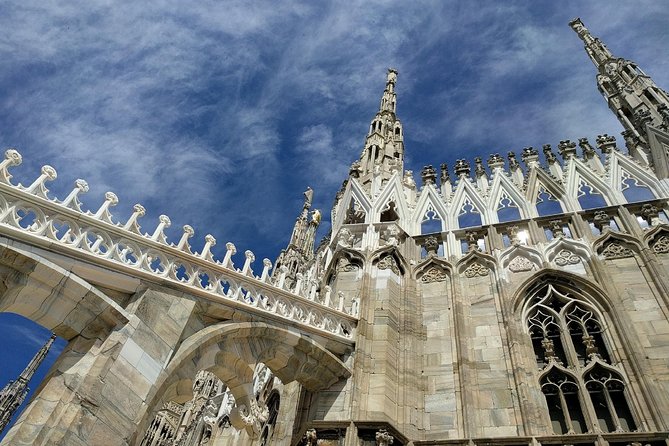2-hours Duomo of Milan guided experience with entrance tickets - Meet at Mondadori Duomo for a clean start