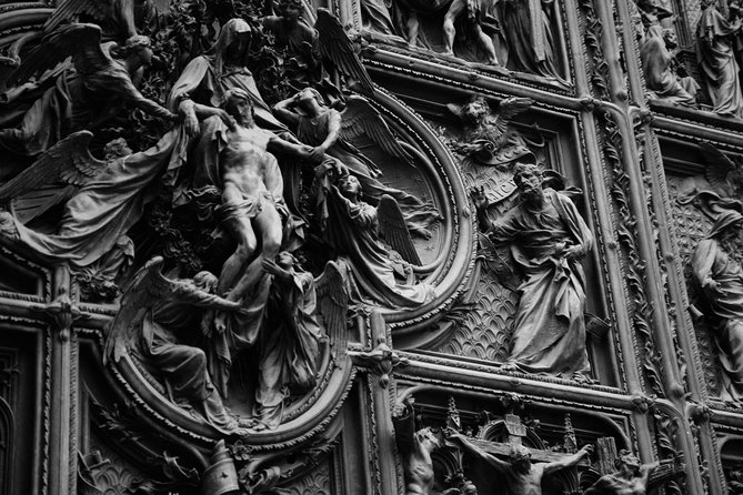 2-hours Duomo of Milan guided experience with entrance tickets - Headsets and a small-group pace you can actually enjoy