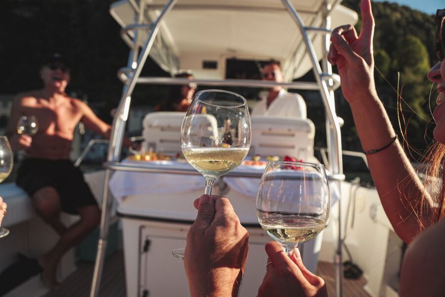 2 hours Private boat tour on lake of Como - Blevio to Torno: aperitif time and the classic lakeside postcard line