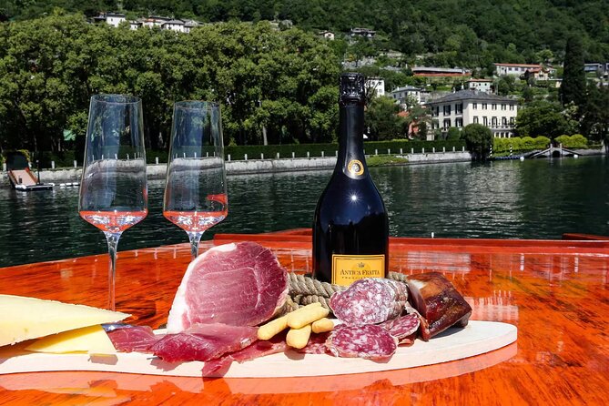 2 Hours Private Wooden Boat Tour on Lake Como 10 pax - Entering the Navicella del Lario, a private wooden taxi feel on Lake Como