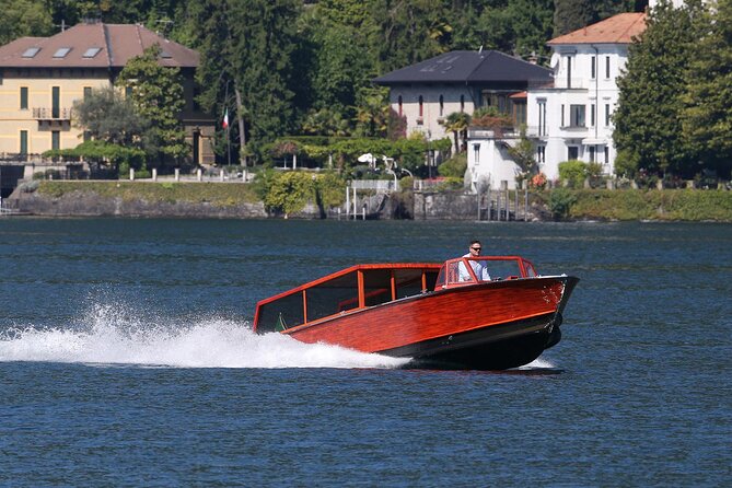 2 Hours Private Wooden Boat Tour on Lake Como 6 pax - A private wooden boat on Lake Como, just your group