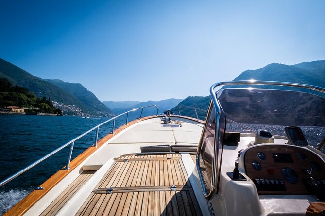 2H Private Cruise on a beautiful wooden speedboat on Lake Como - Cernobbio and Moltrasio: Villa d’Este and the Versace connection from the water