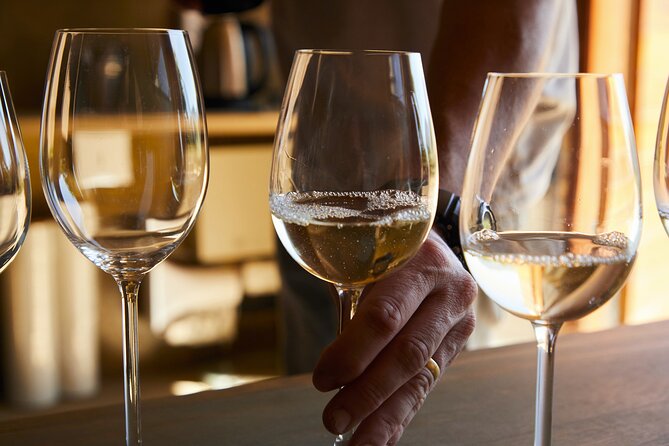 3 Italian sparkling wines and how to distinguish them: Prosecco, Franciacorta.. - A Milan Sparkling Wine Class That Actually Helps You Tell Them Apart