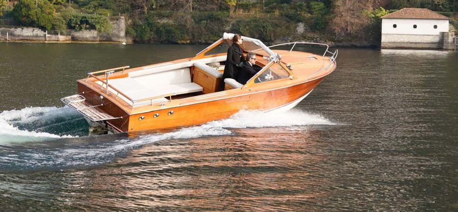 3 or 4 hours Classic Wooden Boat Tour with Prosecco - Meeting at Bar Lario and getting ready for a water view show