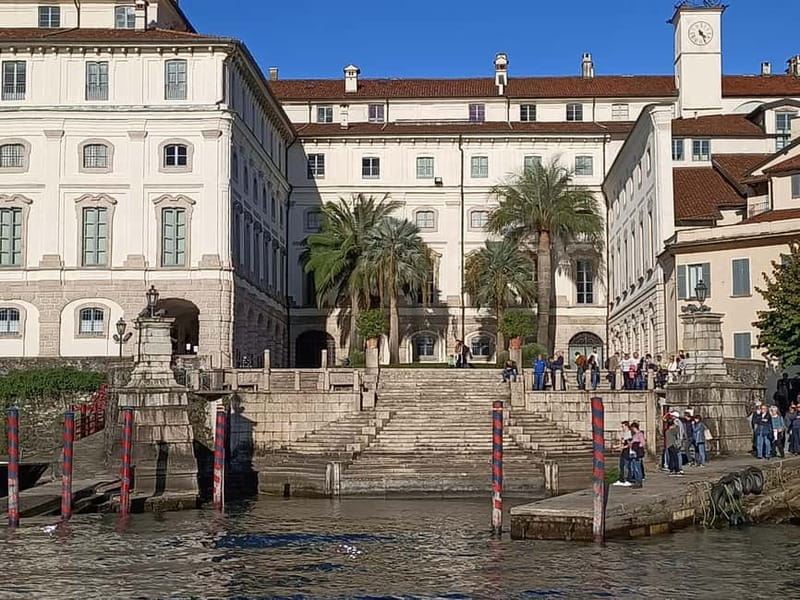 Baveno: Tour Hop-on Hop-off Isola Bella e Isola Pescatori - Getting on board at Piazza IV Novembre with Summer Boats