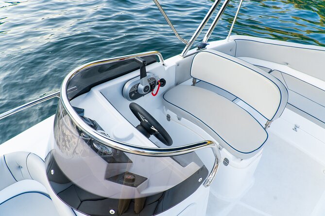 Be the Captain : Drive Your Own Boat on Lake Como - Logistics that can make or break the day: parking, timing, communication