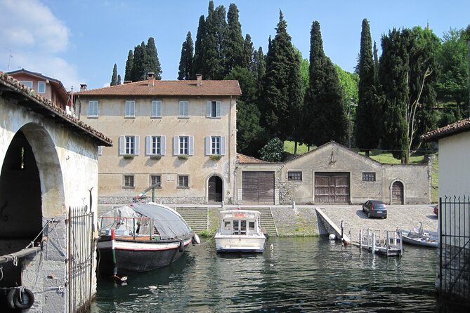 BELLAGIO E-Bike Tour + Villa Melzi + Lunch (Meet the locals) - Stop 4: Loppia, Lucie fishing boats and a postcard-perfect port moment