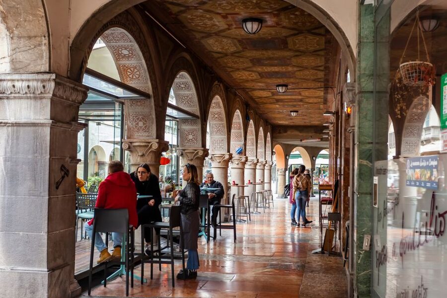 Bergamo: 3.5-Hour Traditional Food Tour - Meeting at Piazza Mercato Delle Scarpe, then a first pour