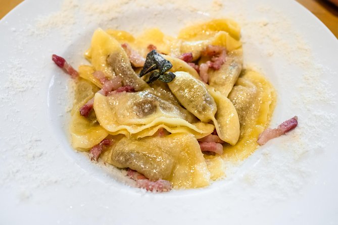 Bergamo: Full meal Food Tour with Local Delights by Do Eat Better - Stop 1 at Palazzo Moroni: Aperitivo With Valcalepio Wine