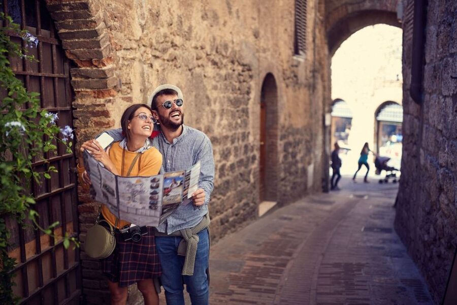Bergamo: Private Walking Tour - Getting oriented in Mercato delle Scarpe Square and Piazza Vecchia