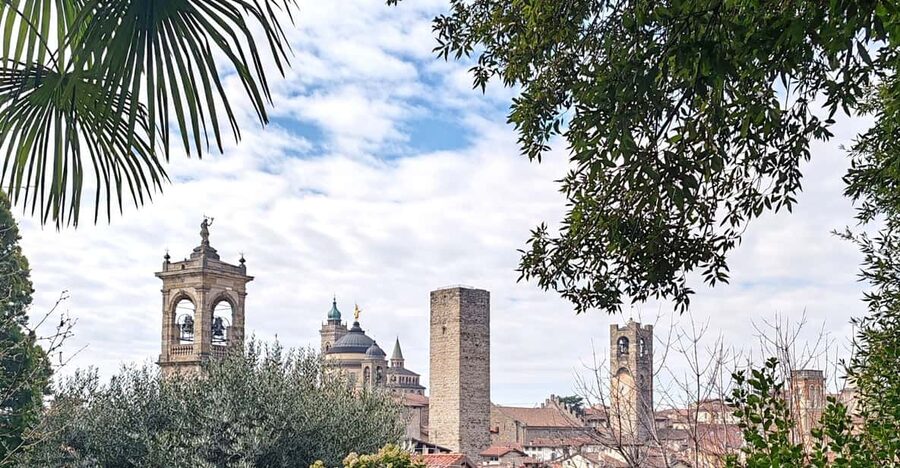 Bergamo: Upper Town Guided Tour with French-speaking Guide - Price and value: $38 for an official 1.5-hour guided route