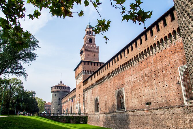 Best of Milan: 3 Icons Tour in 40 Languages + Hop On Hop Off - Who should book this tour, and who should skip it
