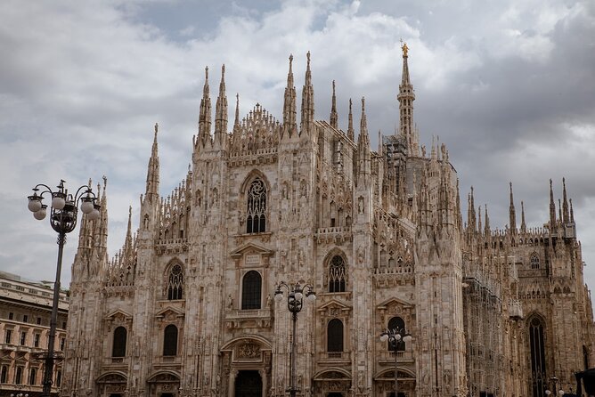 Best of Milan Small-group Walking Tour with Duomo visit - Via Dante and Piazza Affari, mixing old streets with modern Milan