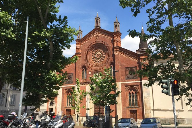 Brera district & Pinacoteca 2-hours guided experience with entrance tickets included - Timing, meeting point, and what to plan around