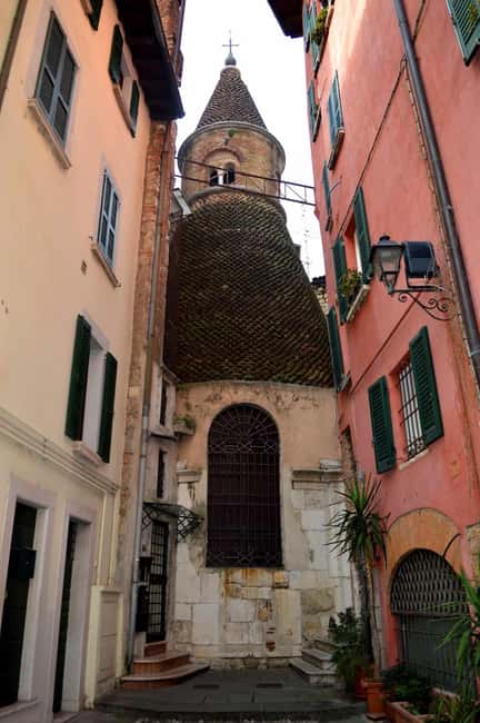 Brescia: the unexpected. History, local stories and a drink - Chiesa di San Cristo and Piazza del Foro, when layers stop being abstract