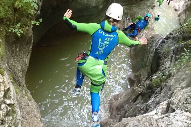 Canyoning "Gumpenfever" - beginner Canyoningtour for everyone - Small Groups, Real Coaching, and Guides Like David and Adi