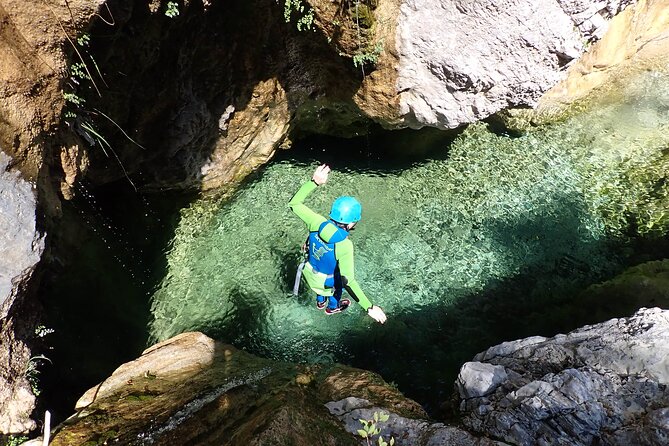 Canyoning "Summerrain" - fullday Canyoning Tour also for beginner - Safety briefing that sets the tone for beginners