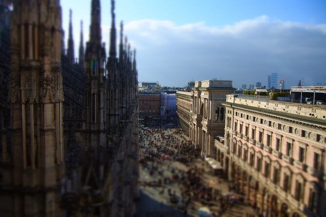Cathedral & Skyline: Duomo di Milano Tour with Rooftop Access - Meeting point, timing, and how to avoid stress at Piazza del Duomo