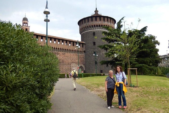 Classical Milan tour - Castello Sforzesco Courtyards and the Arch of Peace