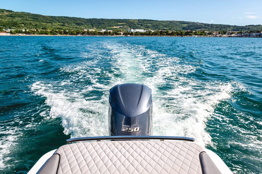Como: Lake Como Private Boat Tour with Wine - Villa Oleandra, Argegno, and Isola Comacina From the Water