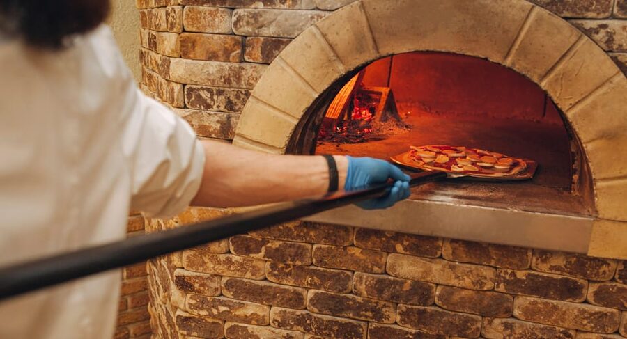 Como: Premium Pizza-Making Class at a Pizzeria - Bruschetta break: a smart pause before oven heat
