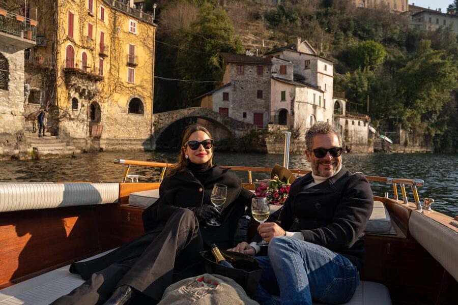 Como: Private Classic Wooden Boat Tour with Prosecco - Entering the Route: From Lungo Lario Trieste to Villa Olmo