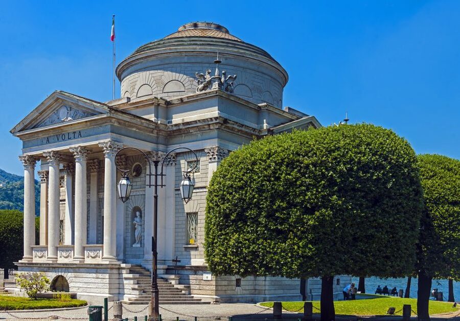 Como: Private Walking Tour - Piazza Volta and Piazza Duomo: Where Como Shows Its Civic Face