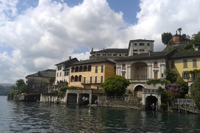 Discover lake Orta - Private tours from Stresa, Baveno, Verbania - Sacro Monte di Orta: painted chapels and terracotta scenes, without the rush