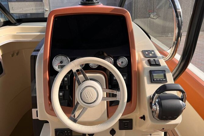 Dreamer tour(1 H) luxury boat aperitif onboard - Setting the pace: speed choice, paperwork, and the Walter factor