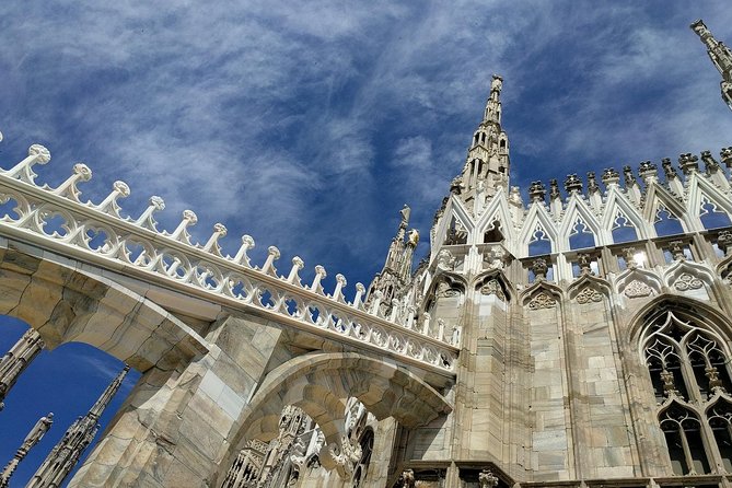 Duomo and Sforza Castle Guided Tour in Milan - The guide and headphones setup that keeps the day enjoyable