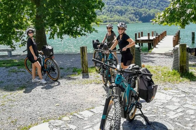 E-Bike Tour around Three Lakes and Idyllic Mountain Life - Velzo grape vines and village alleyways with tight turns
