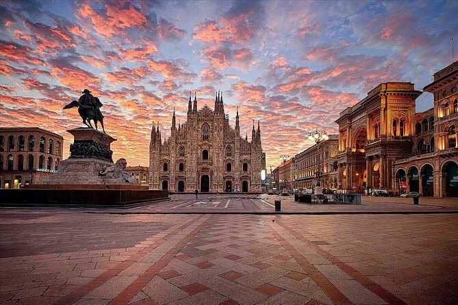 e-Scavenger hunt Milan: Explore the city at your own pace - Castello Sforzesco and Porta Sempione: big landmarks, strong geometry