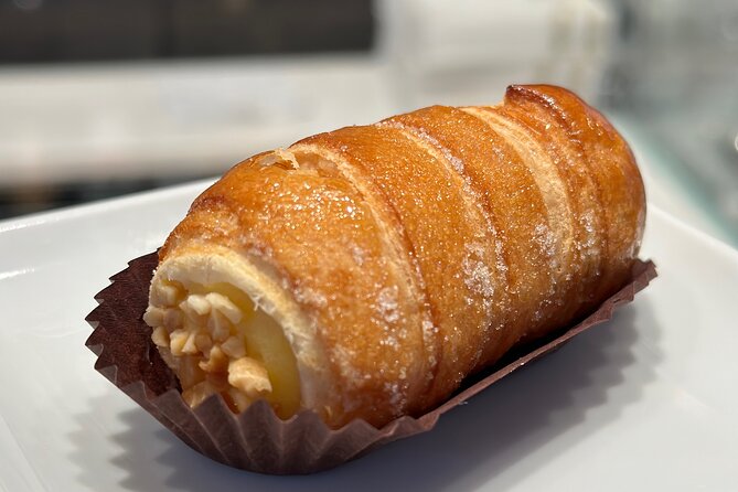 Eating Milan Street Food Tour with Guided Tasting and Sightseeing - Piazza degli Affari and L.O.V.E. (Il Dito) for Modern Milan’s Edge