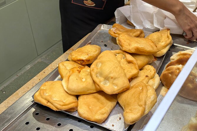 Eating Milan Street Food Tour with Guided Tasting and Sightseeing - Standing, Noise, and Pace: The Tour Experience You Should Plan For