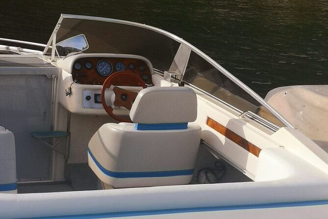 Exclusive Private Guided Boat Tour on Lake Como 1H - 4H - Stop-by-stop: Como, Volta, funicular views, and the villa corridor from the water