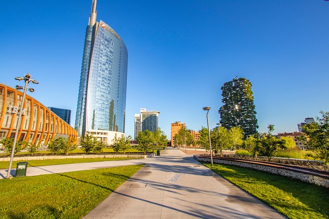 Explore Milan in 90 minutes with a Local - The Duomo Area Walk: From Icons to Everyday Streets