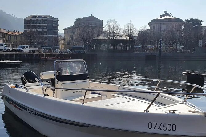 From 1H to 4H License Free Boat Rental 40cv Lake Como - Comfort details that matter: dogs, service animals, and getting back on board