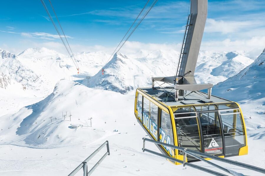 From Milan: Bernina Red Train & Lunch with Mountain Views - Lunch at Berghaus Diavolezza Lodge: Pizzoccheri with a view