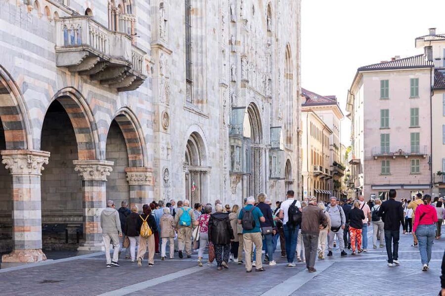 From Milan: Como & Bellagio Day Tour & Scenic Lake Cruise - Lake Como Cruise: Villas, Shorelines, and Finding Your Best Seat