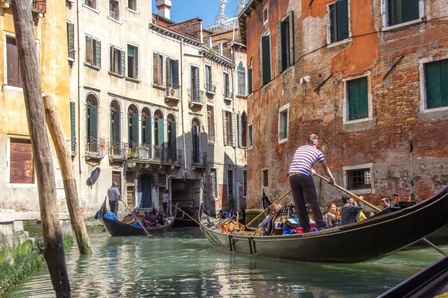 From Milan: Day Trip to Venice with Guided City Tour - Meeting in Milan and the road to Venice (14-hour reality check)