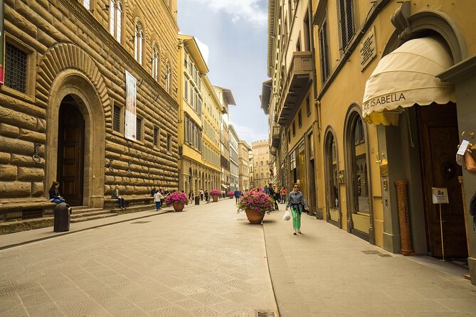 From Milan: Discover Florence & Pisa on an Exciting Full-Day Tour - Ponte Vecchio: the shop bridge you can read like a street