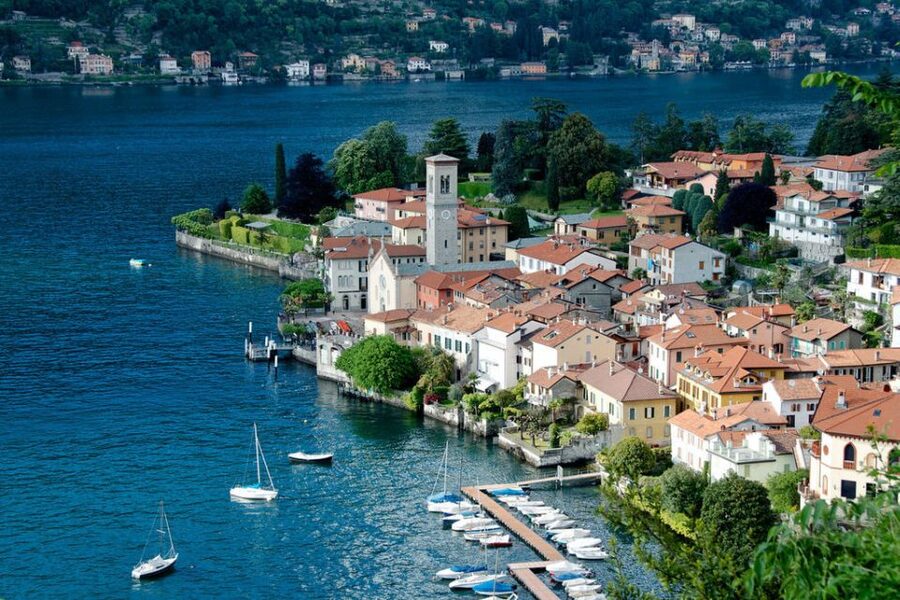 From Milan: Lake Como Walking Tour and Cruise - The 1-hour cruise: the best photos usually happen here