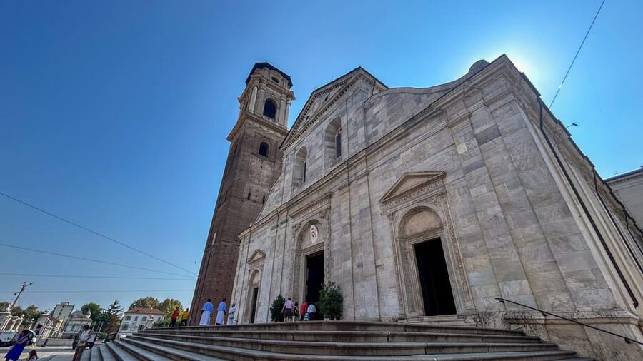 From Milan: Turin & Genoa Full Day Tour - Genoa waterfront payoff: Porto Antico, Piazza views, and the Lanterna