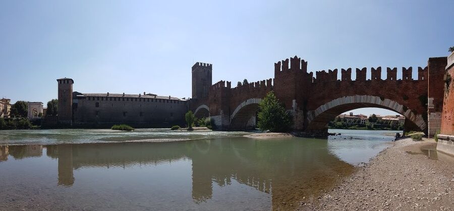 From Milan: Venice and Verona Full-Day Tour by Train - River Adige and Ponte Scaliero: The Walk That Gives You Bearings