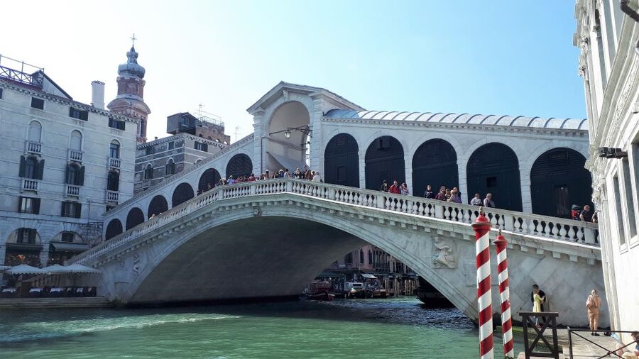 From Milan: Venice City Highlights Guided Day Trip - The second Venice walk and photo stop: how to use the time