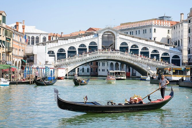 From Milan: Venice Full-Day Guided Tour With Boat Ride - Canal Grande boat transfer: the view that makes the day click